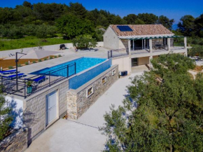  The Olive Tree Villa  Сумартин